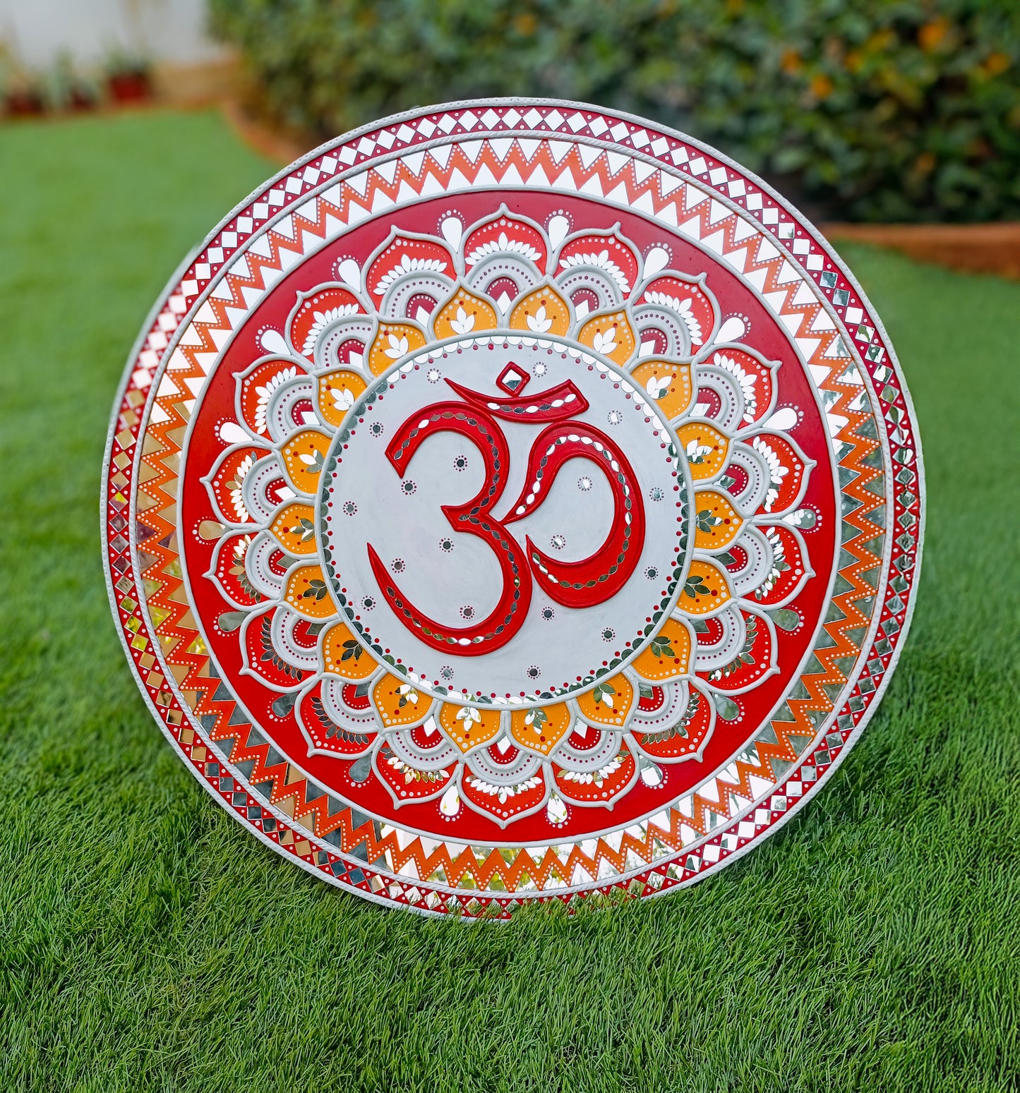 ๐๏ธ Om Mandala Wall Art โ Handcrafted Lippan Mud & Mirror Work
