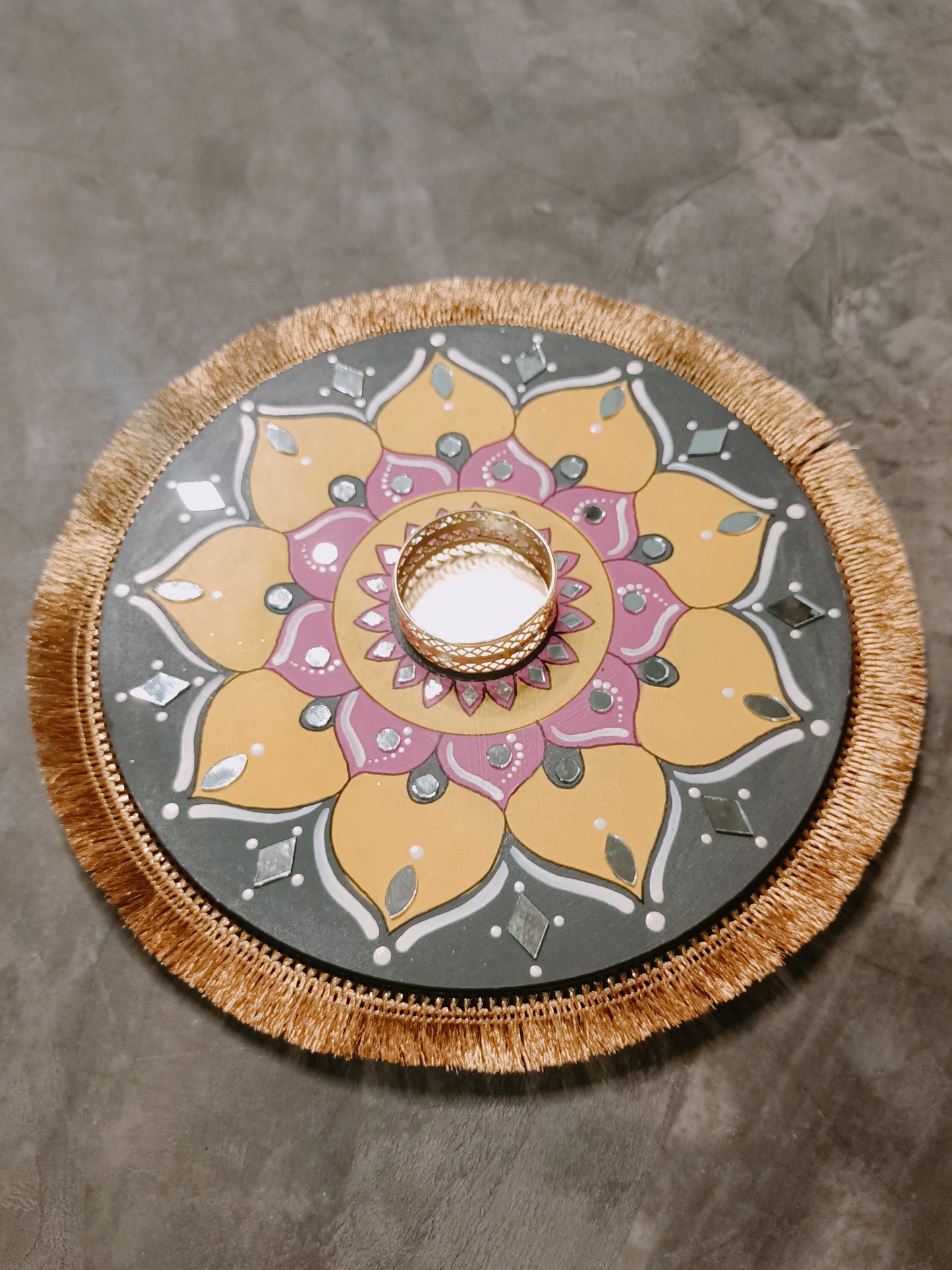 🌸 Hand-Painted Mandala Rangoli Plate – 6 Designs